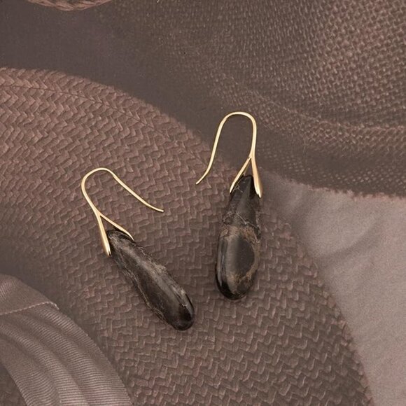 Women's Black Gold Hook Natural Healing Stone Fishhoop Dangle Drop Earrings - Picture 3 of 4